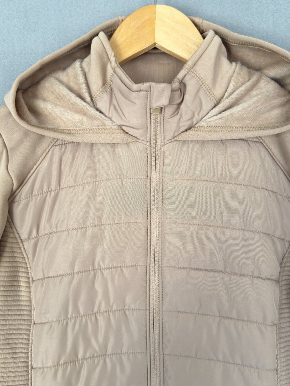 Tek Gear Women’s Zip Up Long Jacket Size M Beige Quilted Hooded Thumb Hole - Picture 2 of 14